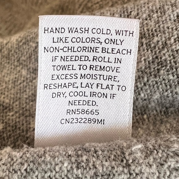 Heather Gray High/Low Hem Cardigan. Size M - Picture 8 of 8